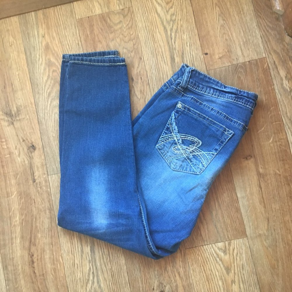 Wallflower medium wash skinny jeans size 13